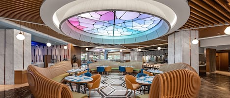 Desayuno buffet (MYR 130.00 por persona)