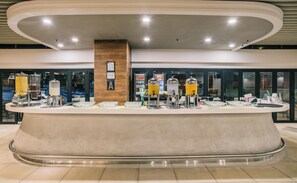 Desayuno buffet (MYR 38 por persona) 