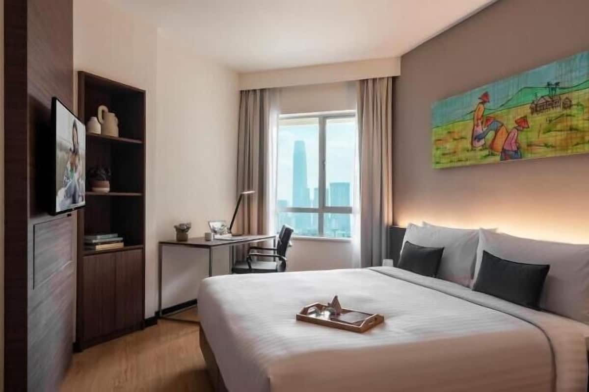 Cofres nos quartos, escrivaninha, espaço de trabalho para notebook