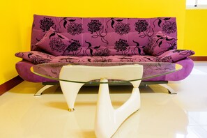 Vierbettzimmer (302) | Schreibtisch, Verdunkelungsvorhänge, schallisolierte Zimmer