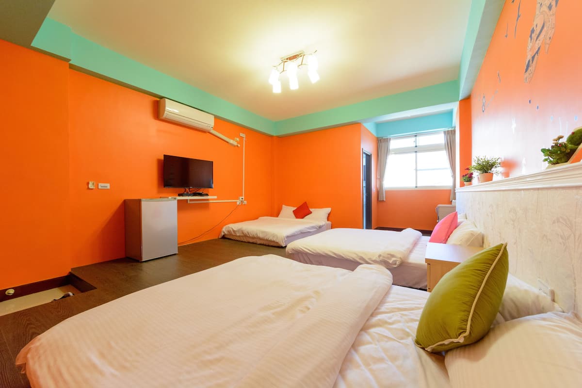 Quarto (401 Six-Bed) | Escrivaninha, cortinas blackout, quartos à prova de som