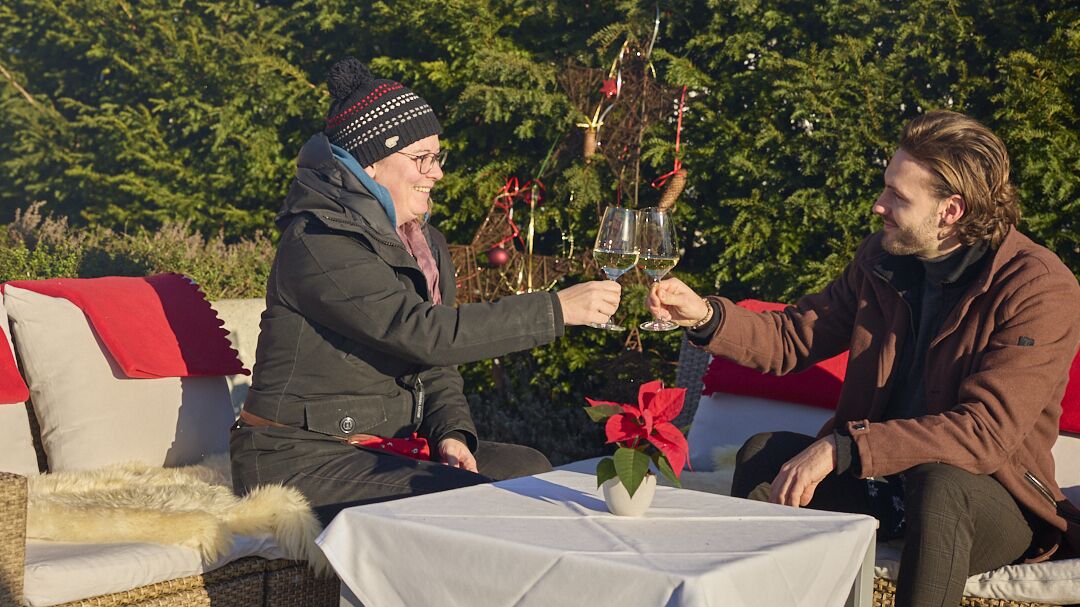 lunch and dinner served, international cuisine