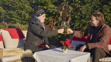 Lunch and dinner served, international cuisine