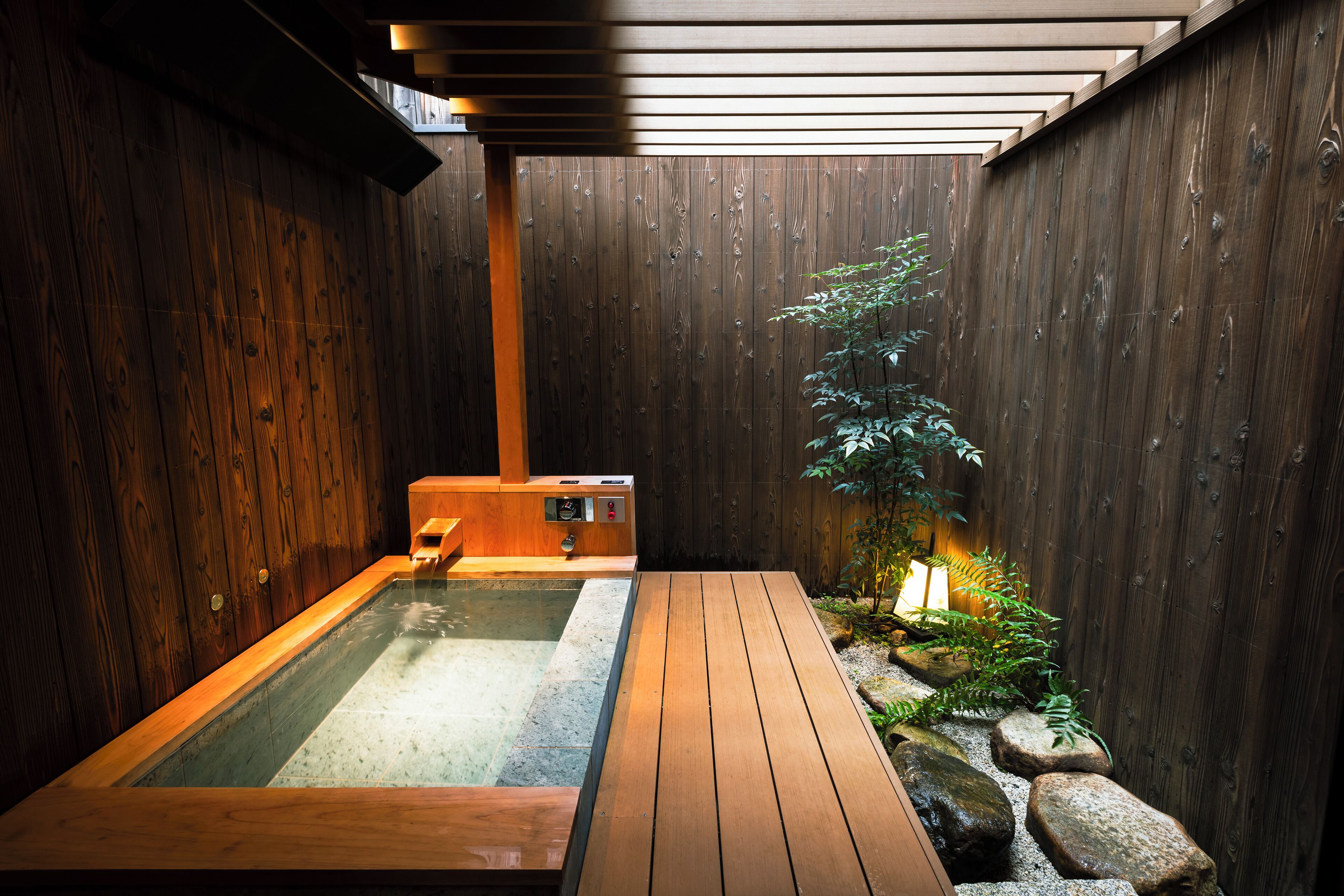 Rumah Tradisional (Japanese Style) | Kamar mandi | Bathtub dan shower terpisah dan perlengkapan mandi gratis