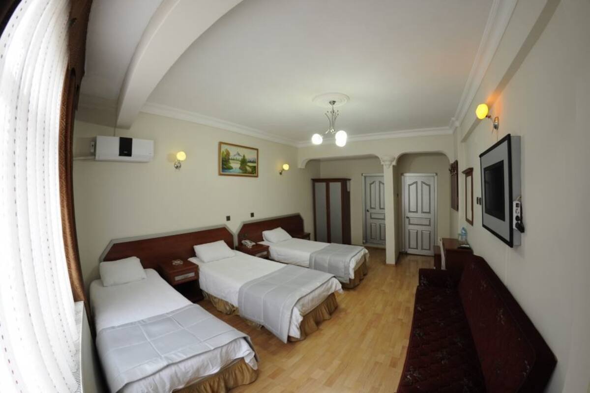 Standard Triple Room | In-room safe, desk, WiFi (free)