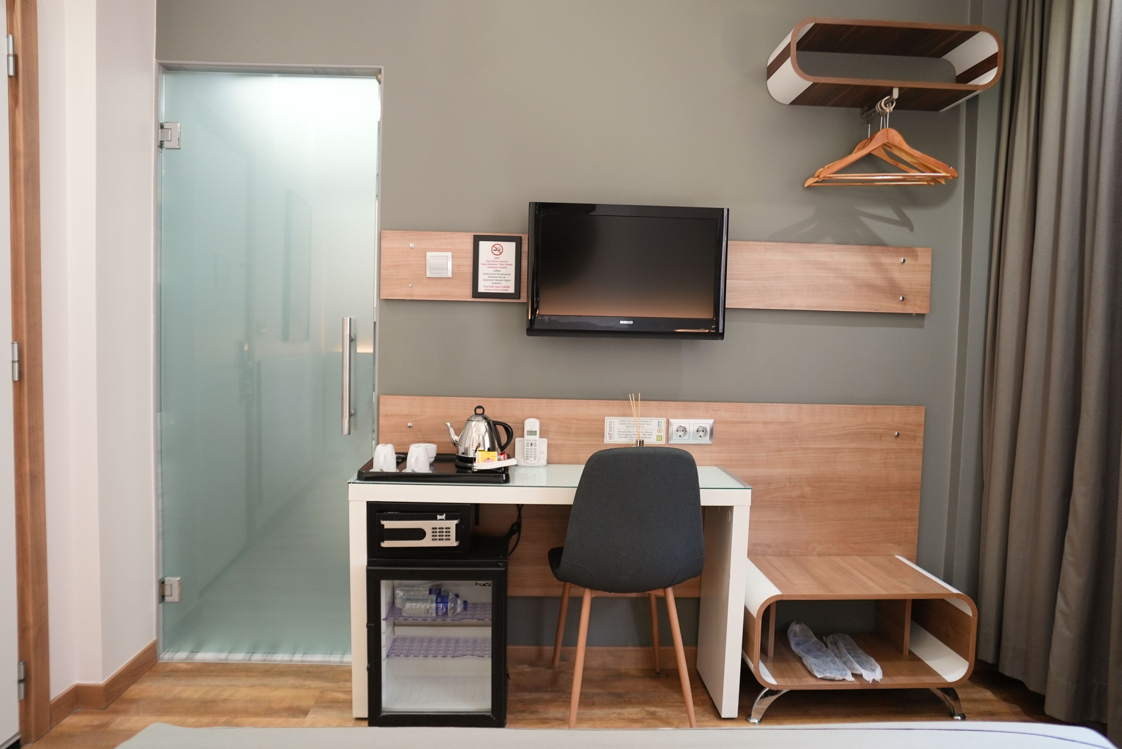 Standard Double Room, 1 Queen Bed | Premium bedding, minibar, in-room safe, desk