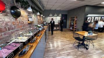 Tägliches inbegriffenes Frühstücksbuffet