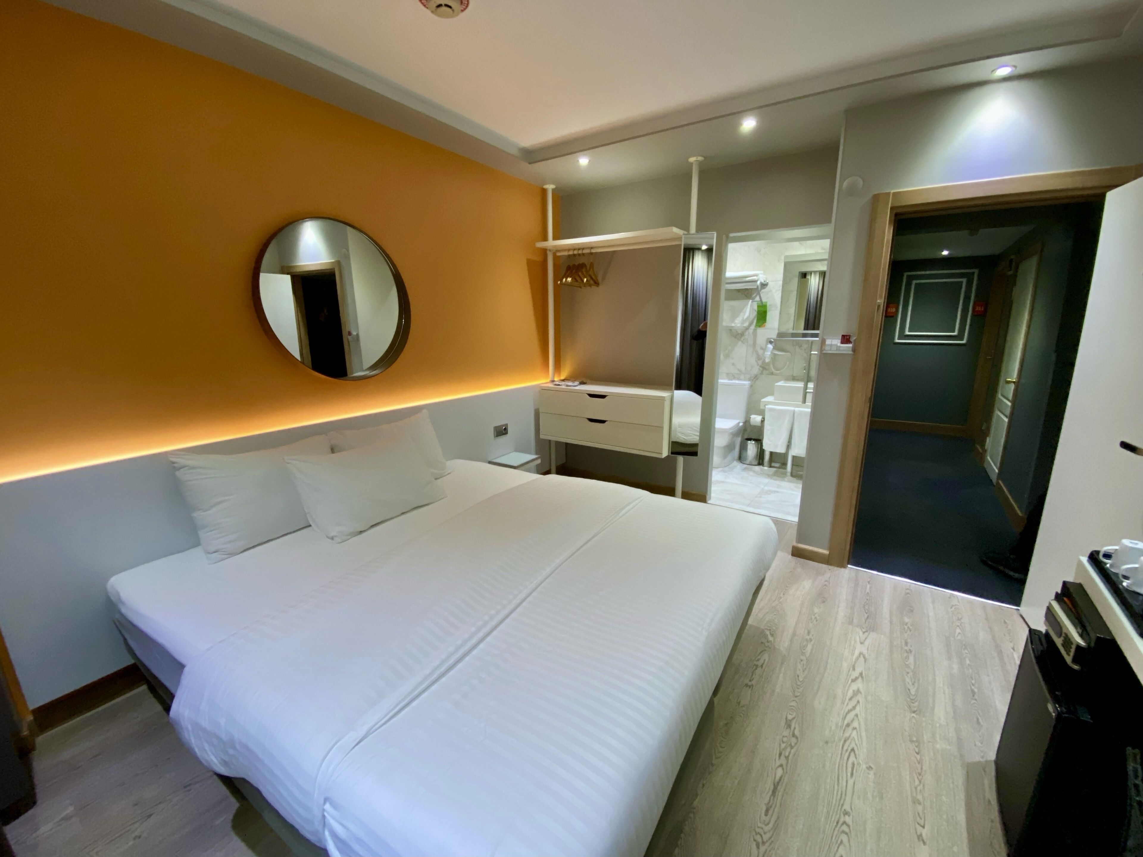 standard double or twin room | 2 bedrooms, minibar, in-room safe, desk