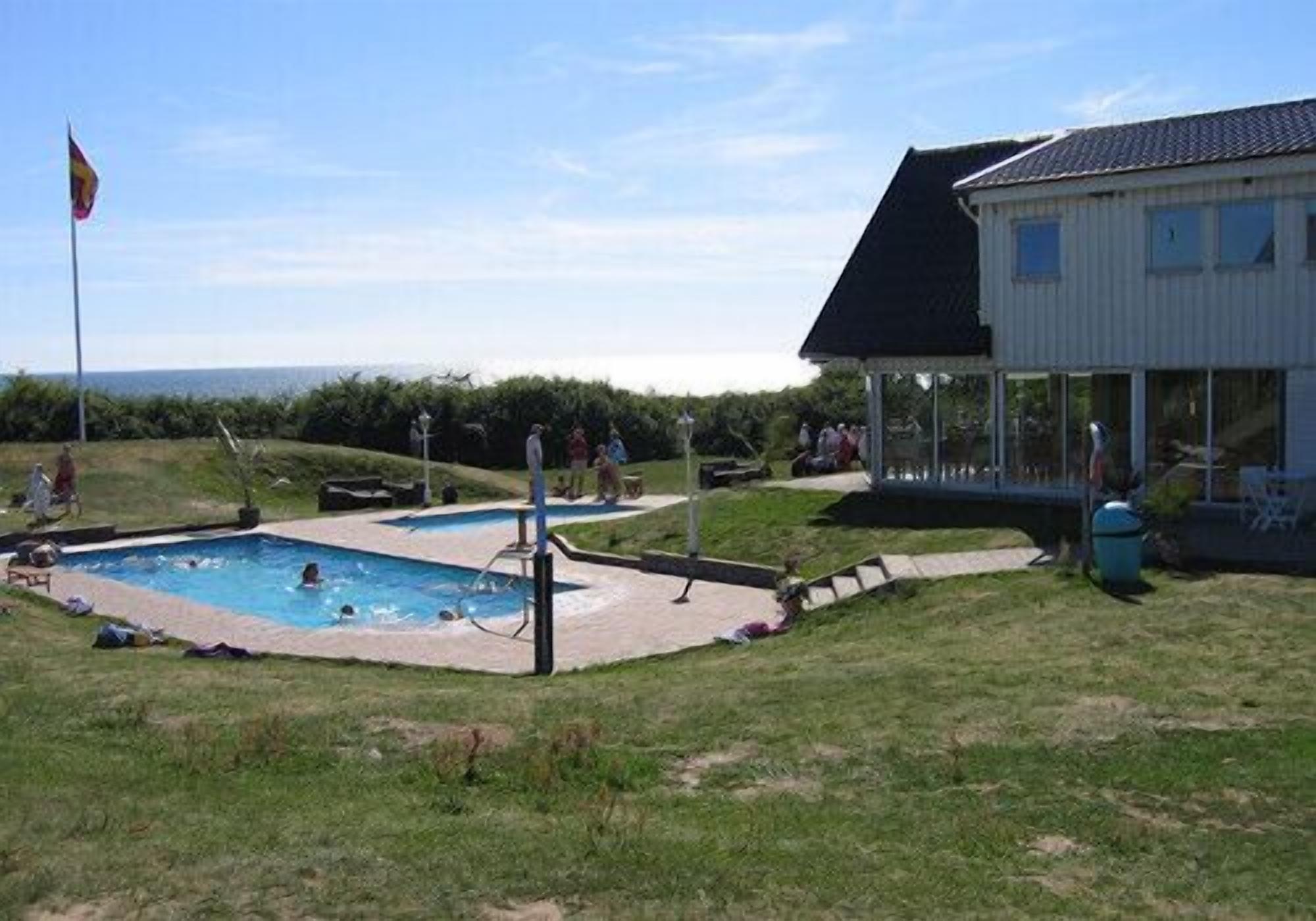 Útilaug sem er opin hluta úr ári