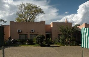 Interior entrance - Liya Guest Lodge (Kasane)