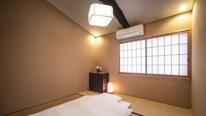传统独立别墅 (Japanese Style) | 2 多间卧室、办公桌、免费 WiFi、床单