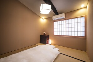 Japanese Style Townhouse (Beds + Futons) | 2 bedrooms, desk, free WiFi, bed sheets - Rinn Nishiwakamatsu (Kyoto)