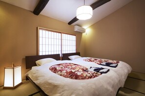 Japanese Style Townhouse (Beds + Futons) | 2 bedrooms, desk, free WiFi, bed sheets