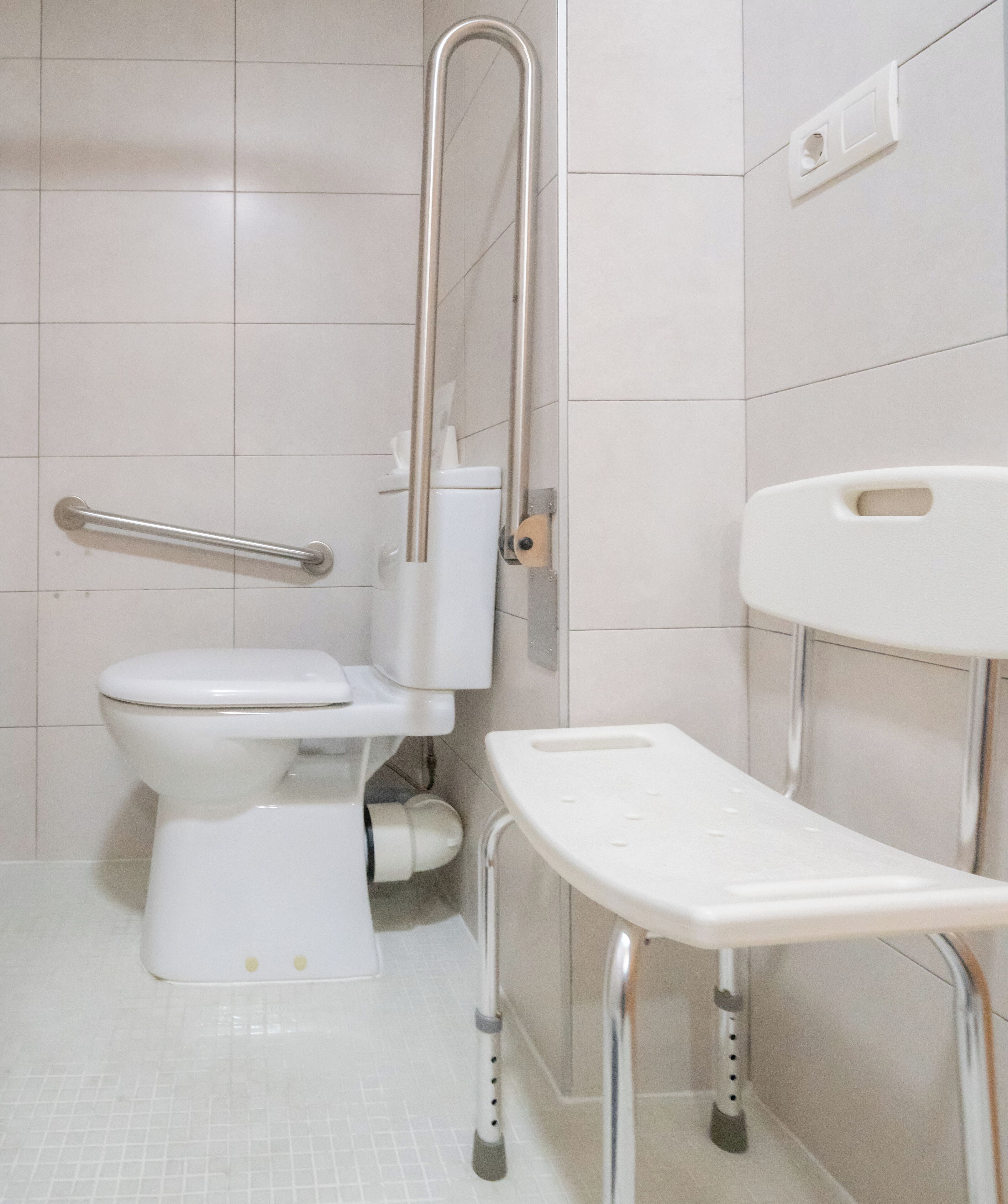 basic single room, accessible, city view | bathroom | shower, free toiletries, hair dryer, towels