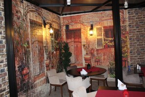 2 bars/lounges - Oz Guven Hotel (Istanbul)