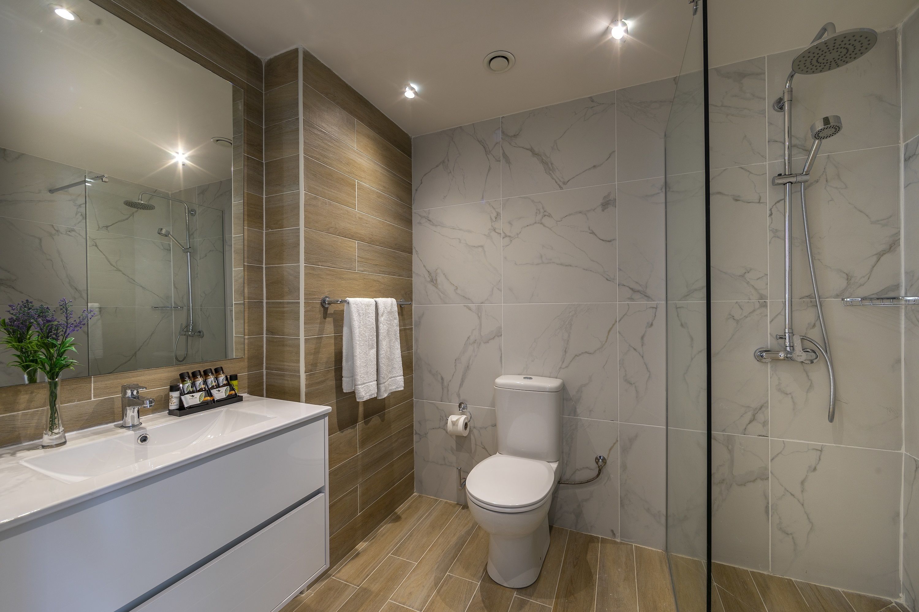 Leonardo Plaza Cypria Maris Beach Hotel & Spa