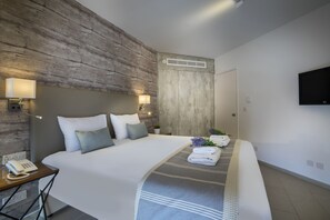 1 chambre, minibar, coffres-forts dans les chambres, bureau
