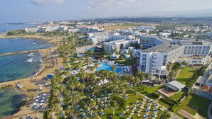 An aerial view of a resort with a large pool, beach, and multiple buildings. - Leonardo Plaza Cypria Maris Beach Hotel & Spa (Geroskipou)