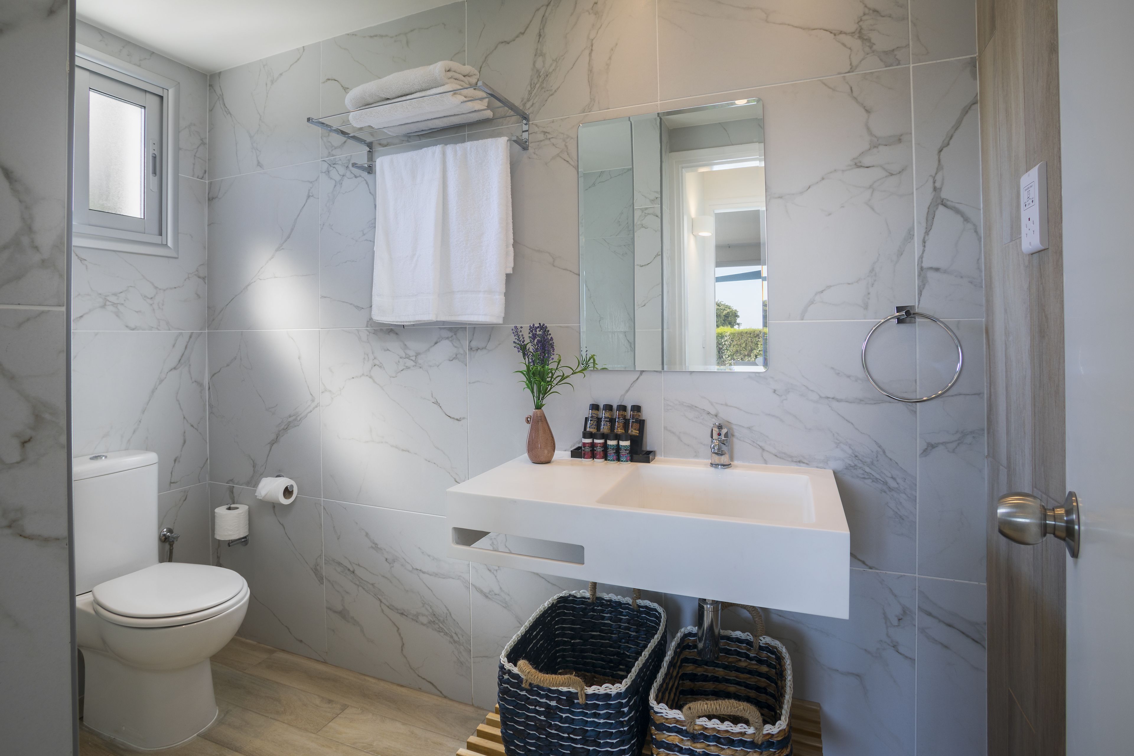 deluxe suite, private pool, garden area | bathroom | free toiletries, hair dryer, bathrobes, slippers