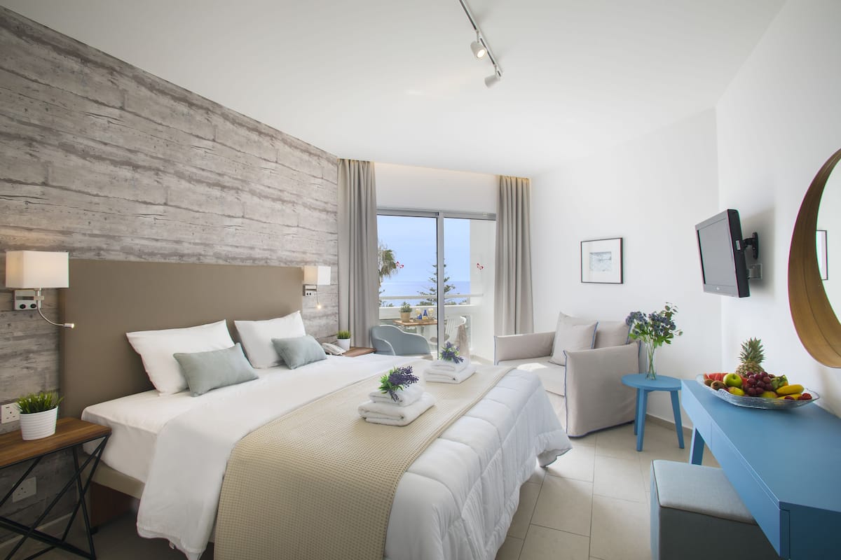 1 slaapkamer, een minibar, een kluis op de kamer, een bureau