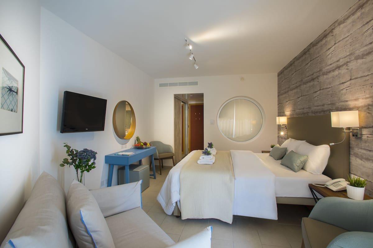 1 slaapkamer, een minibar, een kluis op de kamer, een bureau