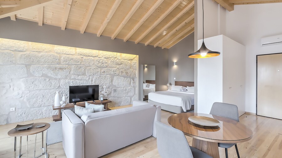 Oporto Street Sá de Noronha