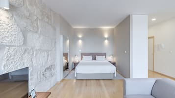 Premium Studio, City View | Premium bedding, soundproofing, iron/ironing board, free WiFi