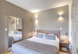 Premium bedding, soundproofing, iron/ironing board, free WiFi