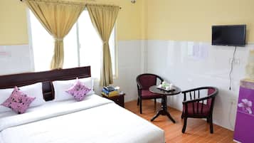 In-room safe, desk, free WiFi