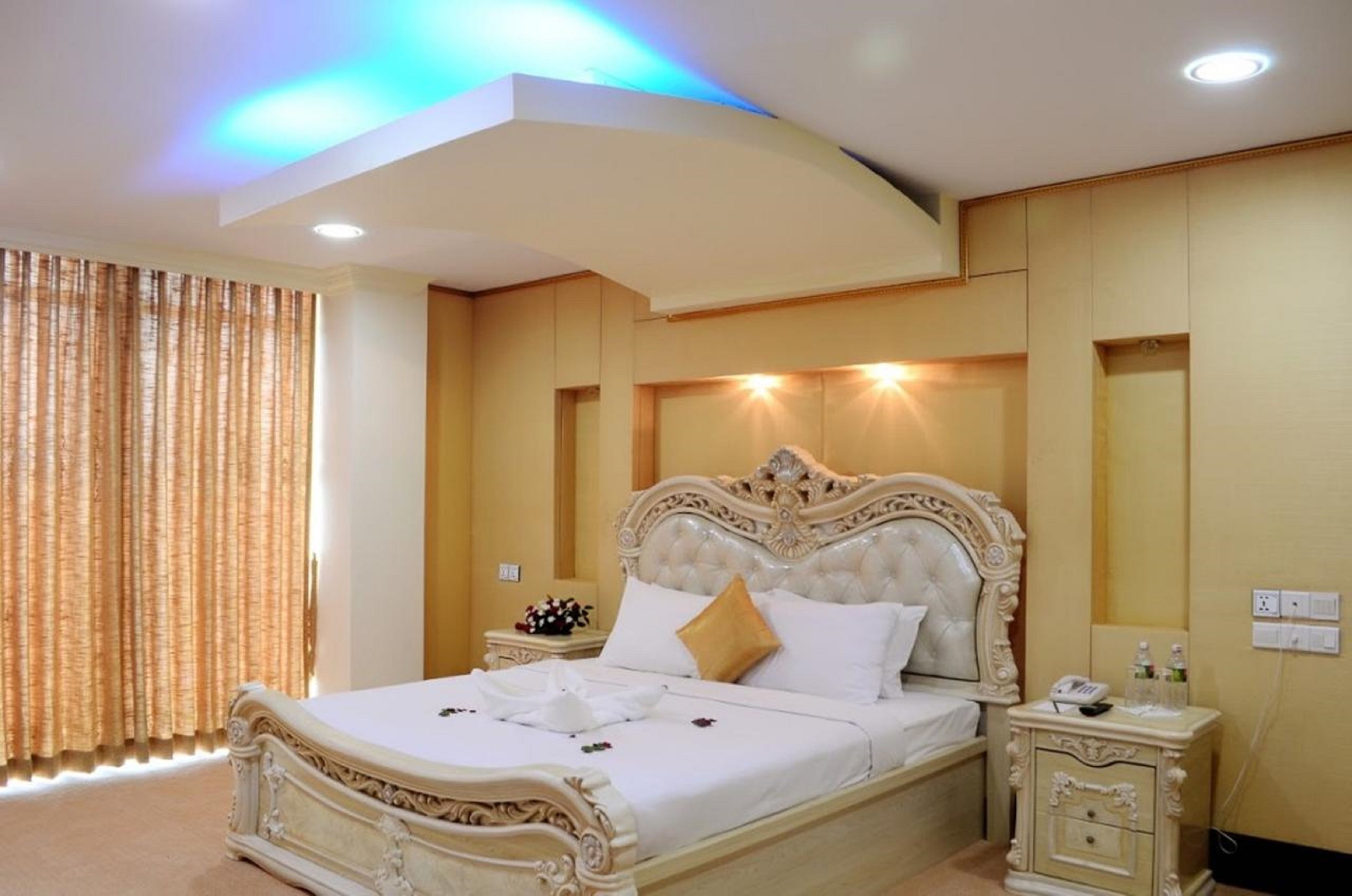 Junior Suite | Minibar, in-room safe, desk, free WiFi