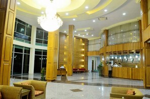 Lobby sitting area - Myat Nan Yone Hotel (Naypyidaw)
