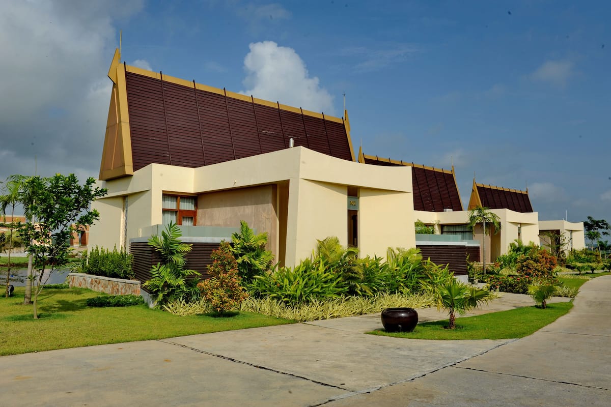 ห้องเอ็กเซกคิวทีฟสวีท | มินิบาร์, ตู้นิรภัยในห้องพัก, โต๊ะทำงาน, เตารีด/โต๊ะรีดผ้า