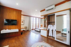 套房 | 高档床上用品、迷你吧、客房内保险箱、办公桌