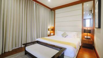 Suite | Sengetøy av topp kvalitet, minibar, safe på rommet og skrivebord