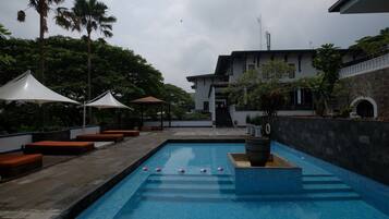 Piscina a l'aire lliure