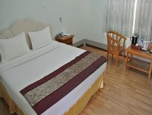 标准房 | 迷你吧、客房内保险箱、办公桌、免费 WiFi