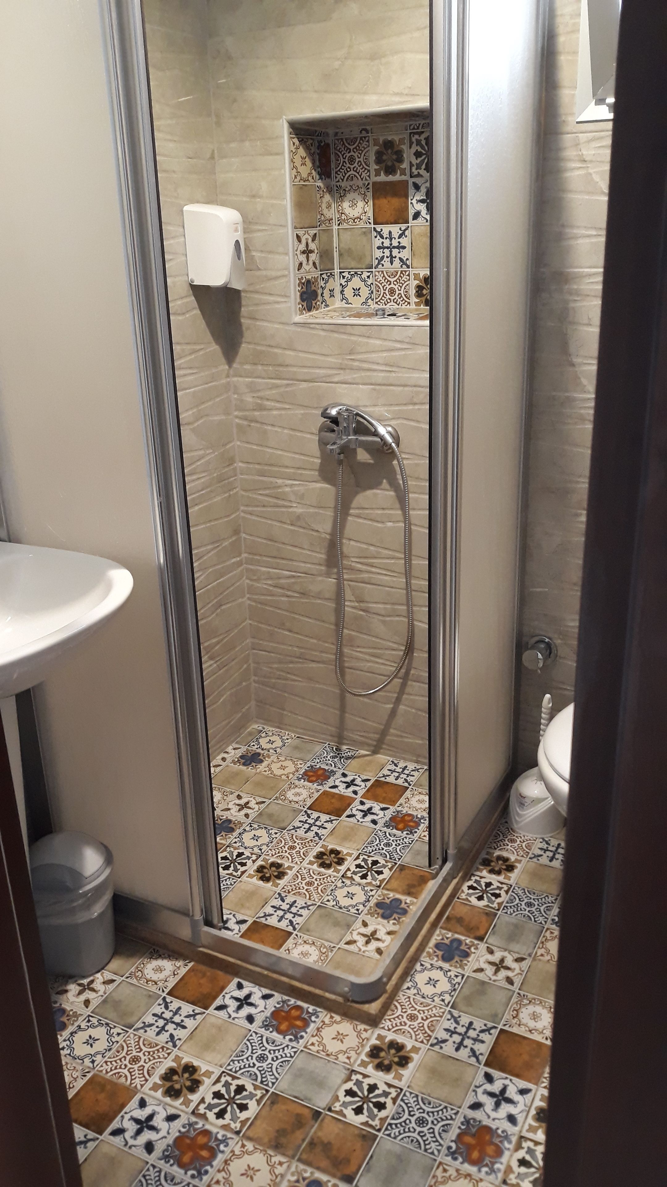 triple room, multiple beds | bathroom | shower, free toiletries, hair dryer, towels