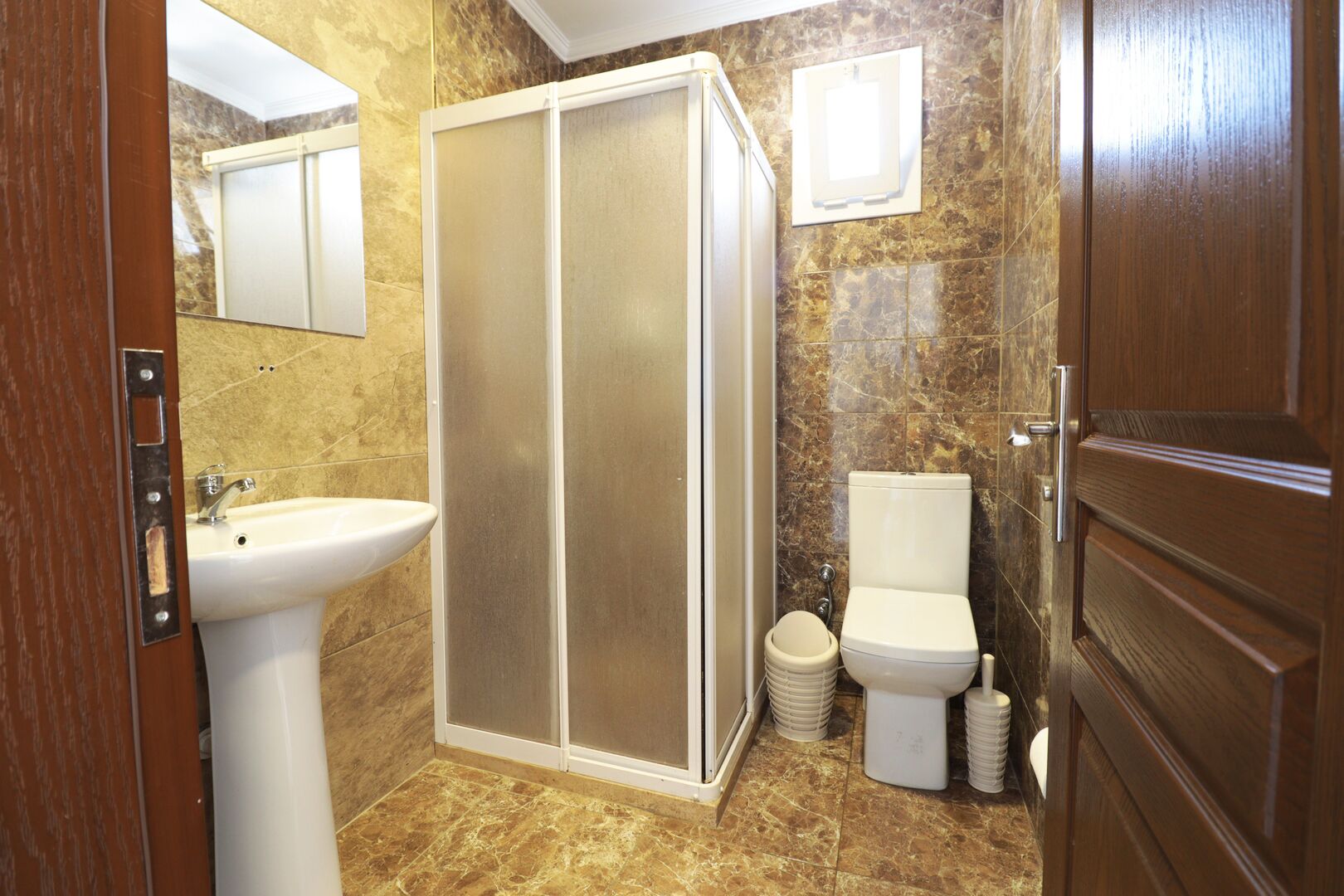 deluxe room, sea view | bathroom | shower, free toiletries, hair dryer, towels