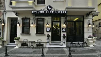 Pintu masuk hartanah