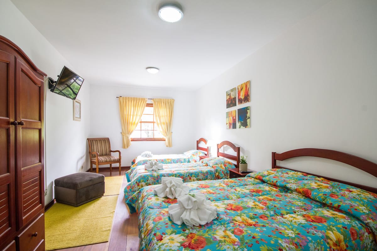 Vierpersoonskamer | 1 slaapkamer, gratis wifi, beddengoed