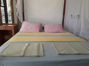 Three-Bedroom Bungalow (With Kitchen) | In-room safe, desk, soundproofing, iron/ironing board