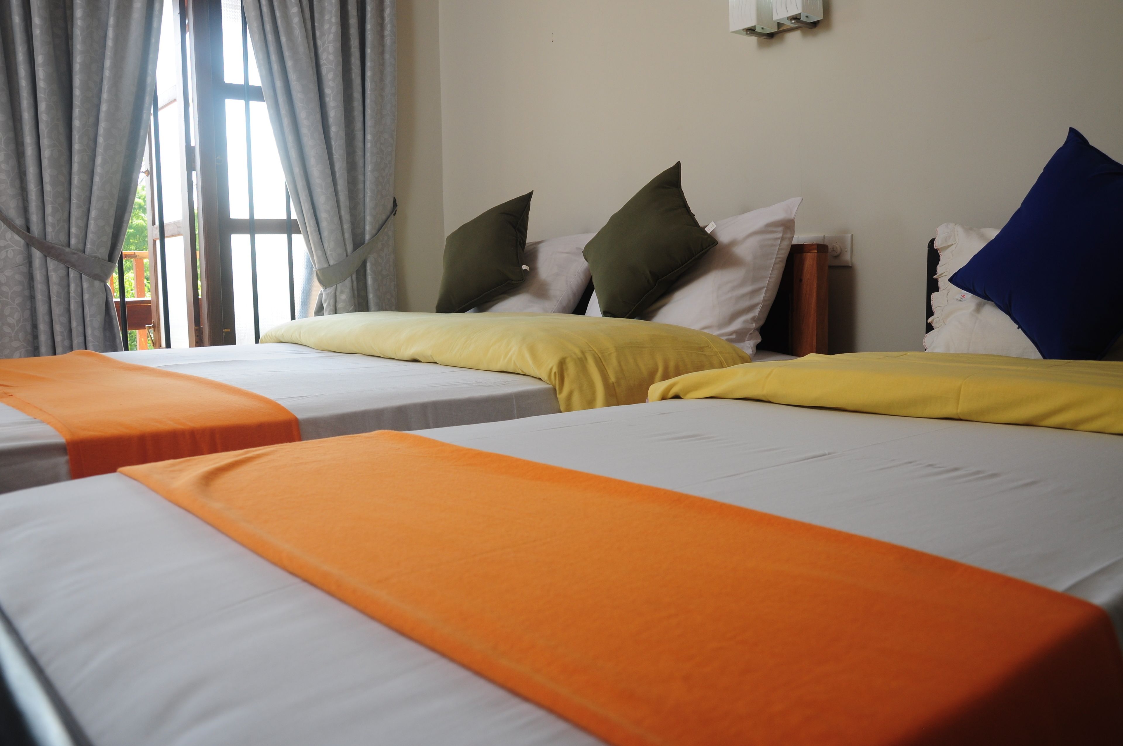 ルーム | セーフティボックス (室内)、デスク、防音設備、アイロン / アイロン台