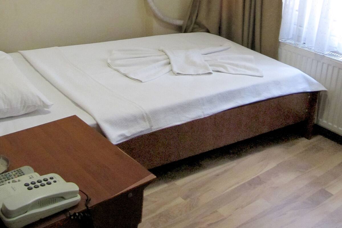 Standard Single Room | In-room safe, soundproofing, iron/ironing board (on request)