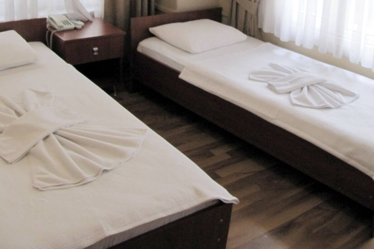 Standard Twin Room | In-room safe, soundproofing, iron/ironing board (on request)