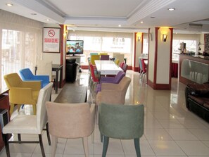 Lobby sitting area - Şamil Hotel (Istanbul)