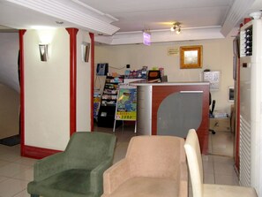 Lobby sitting area - Şamil Hotel (Istanbul)