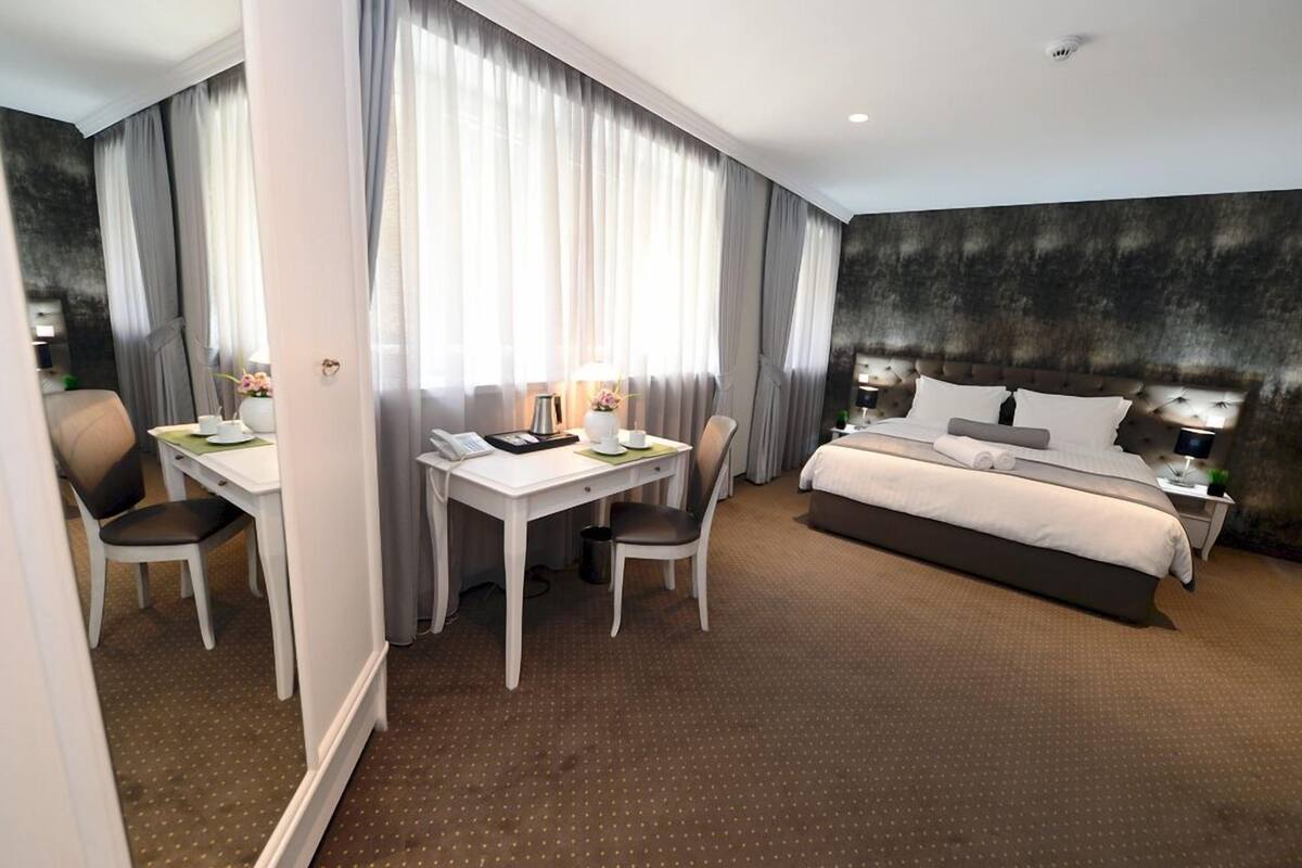 junior suite | 1 bedroom, minibar, in-room safe, desk