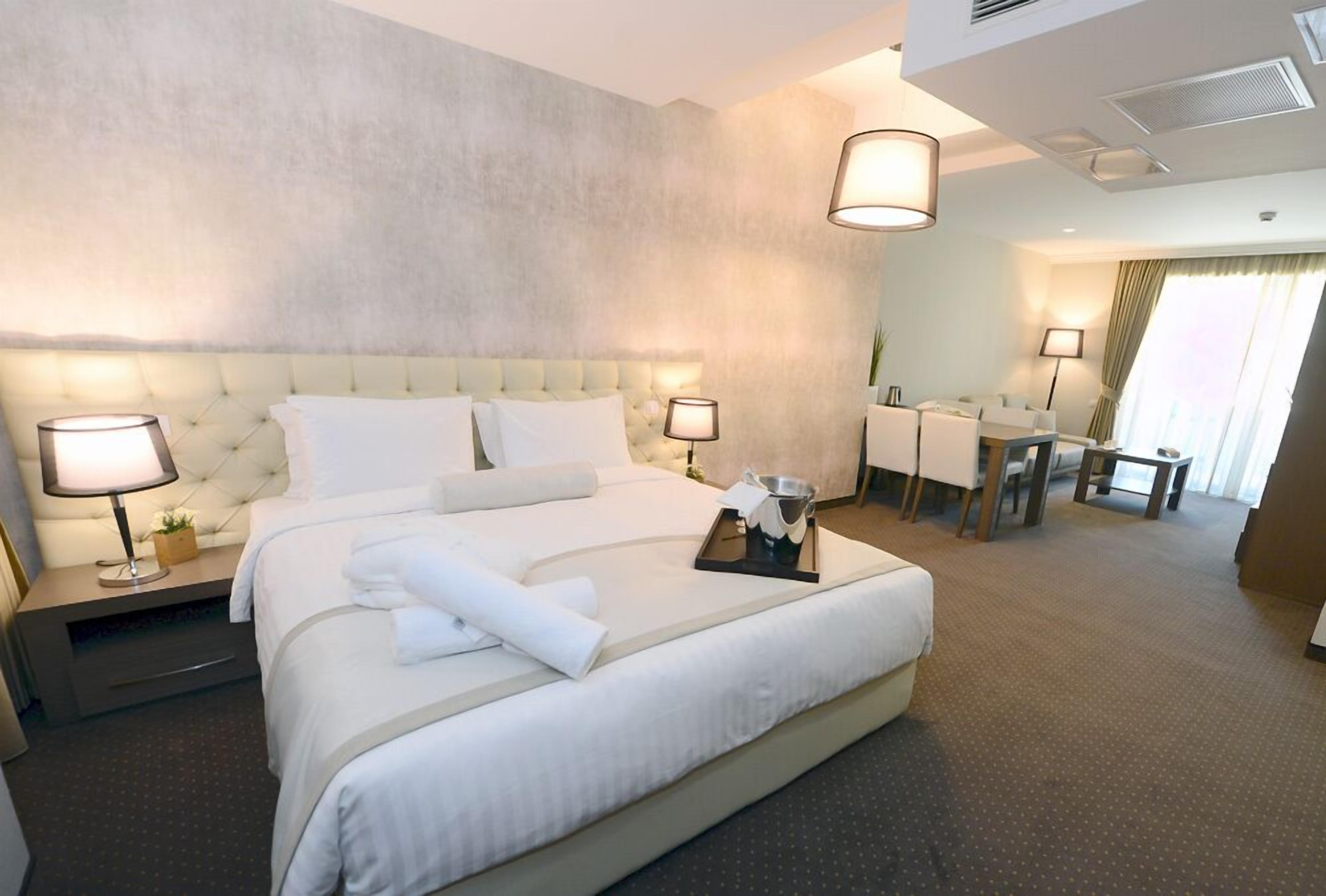 executive suite | 1 bedroom, minibar, in-room safe, desk