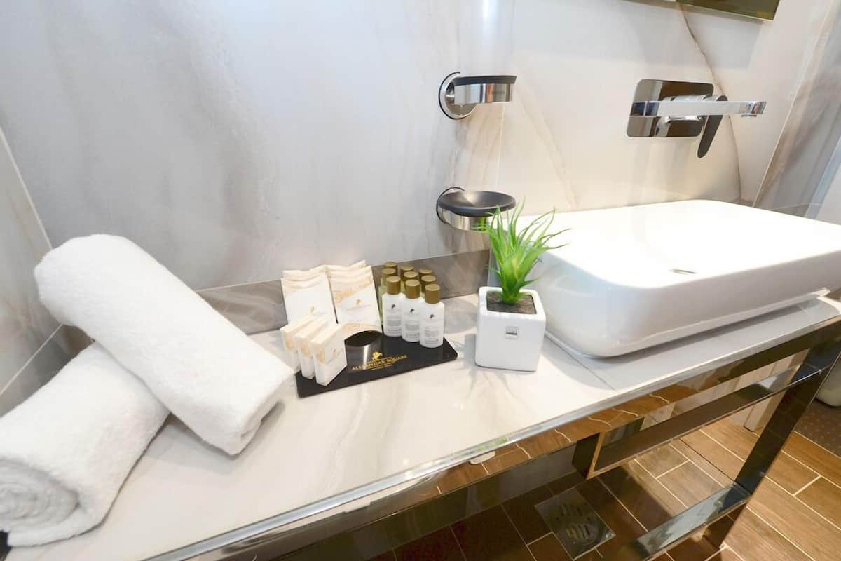 executive suite | 1 bedroom, minibar, in-room safe, desk