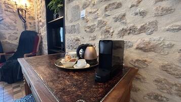 Tweepersoonskamer (Simon de Chausseroye) | Luxe beddengoed, een bureau, geluiddichte muren, babybedden (toeslag)